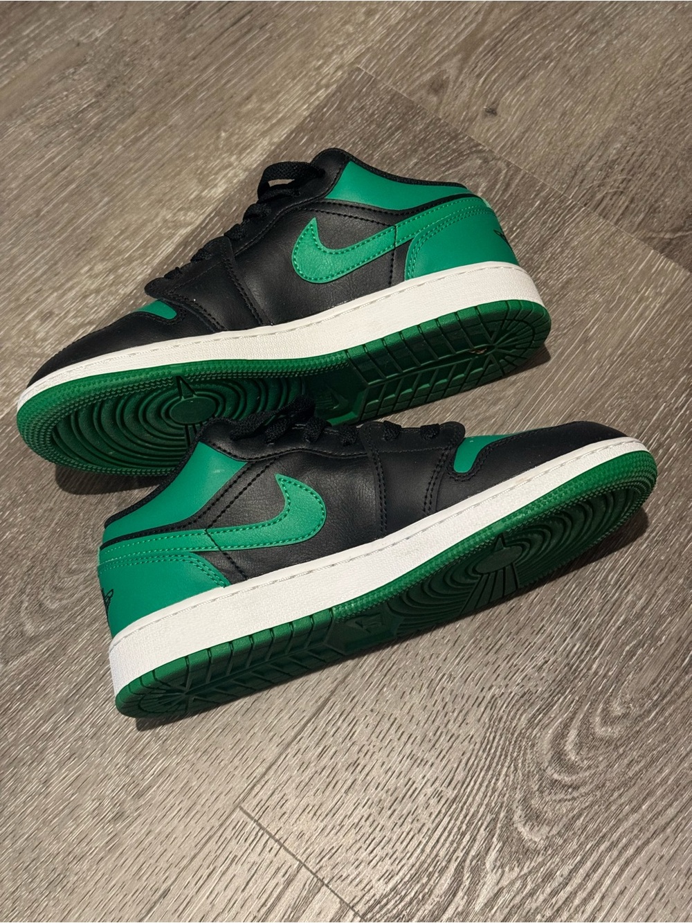 Like New Jordan 1 Low-Top Sneakers in Green and Black lucky green - Picture 5 of 6